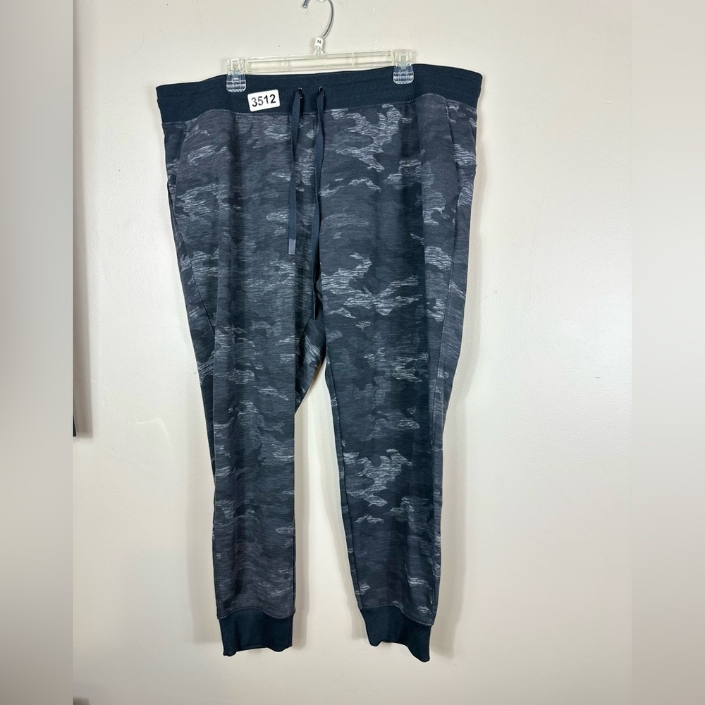 Athletic xxxlarge. 22 20-1/2 w 12-1/2 rise. Inseam 27-1/2 like new camo grey - Picture 1 of 6
